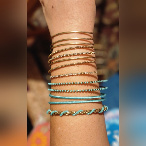 Elegant Gold and Turquoise Bangle Set  of 13 bangles NWOT - Picture 2 of 4